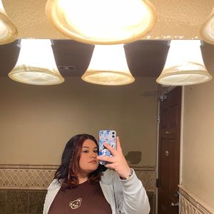 Meet your Posher, Itzel